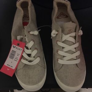 Roxy Bayshore Sneaker NWT Size 9 (Fit like 8.5)